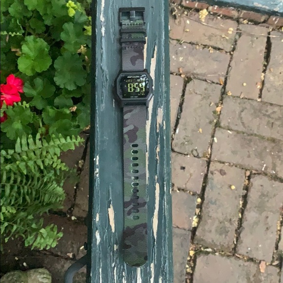 atom webbing digital watch